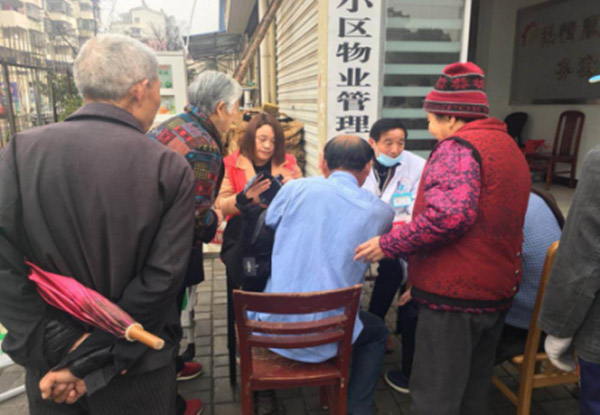  博爱医院上门服务助推居