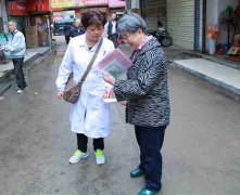 护士节 把关爱送进社区